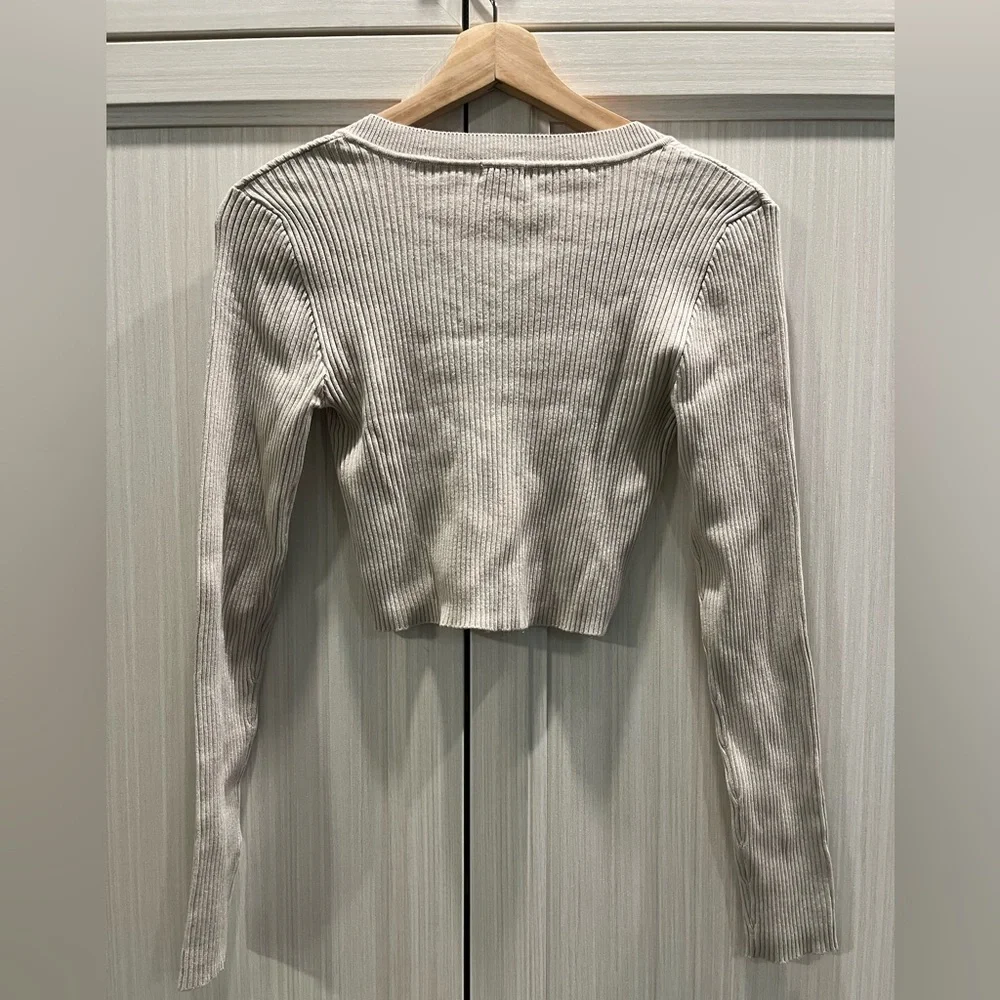 Garage Ribbed Crop V-Neck - Picture 3 of 3